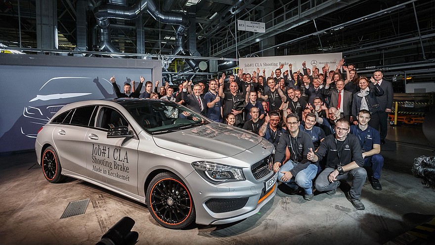 На фото: старт производства Mercedes-Benz CLA Shooting Brake на заводе в Кечкемете