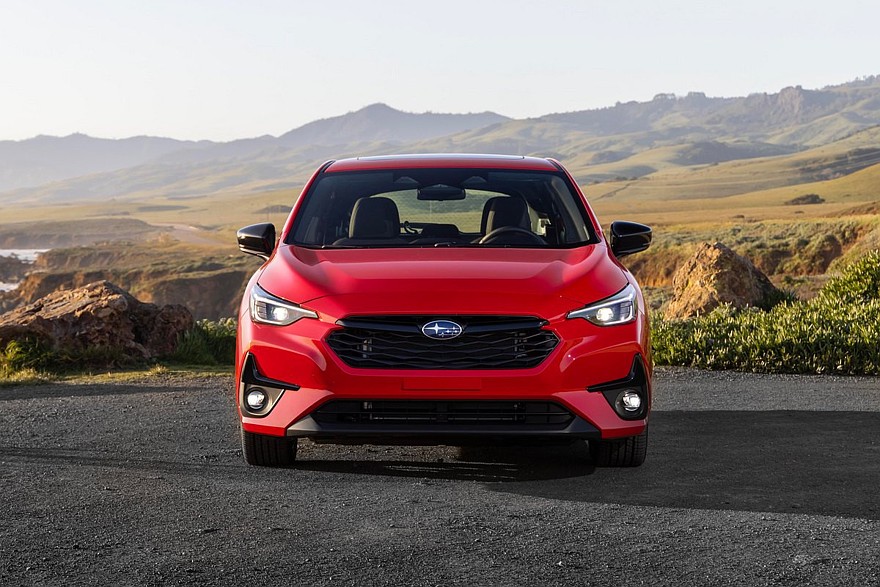 Фото базового хэтчбека компания не предоставила, так что любуемся на Subaru Impreza RS