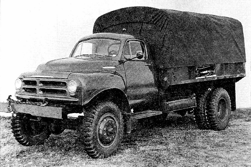 На фото: Военизированный коммерческий грузовик Studebaker серии 3R. 1954 год