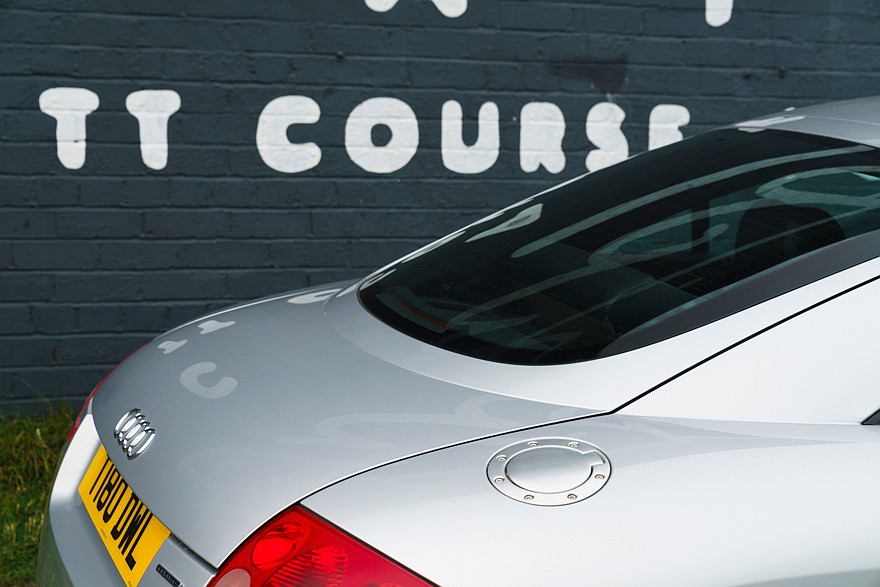 Четыре кольца эгоиста: как появилась Audi TT и как она опозорилась на автобанах