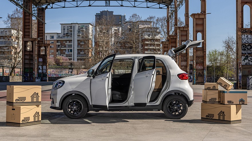 На фото: Leapmotor T03 LCV