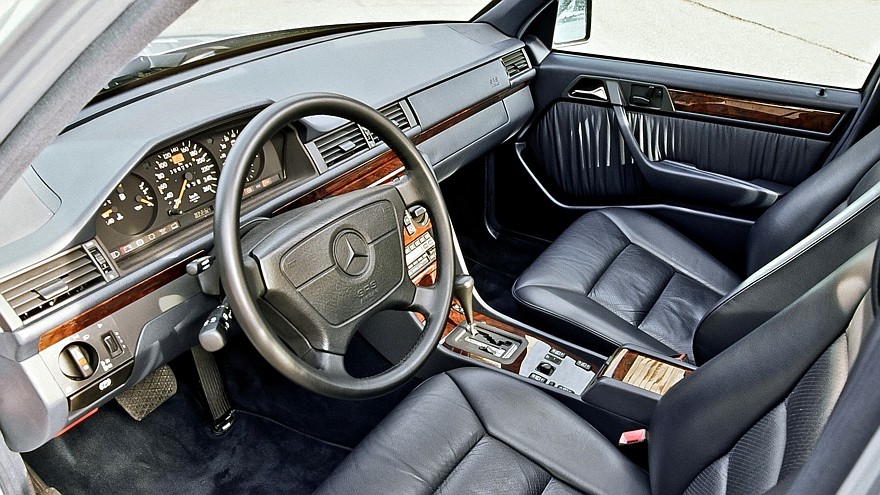 На фото: Интерьер Mercedes-Benz E420 (W124) '1993–1995