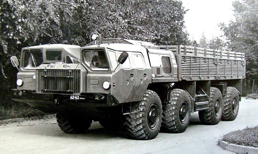 Военизированный вариант МАЗ-7310 на приемочных испытаниях в 21 НИИИ (из архива НИИЦ АТ)
