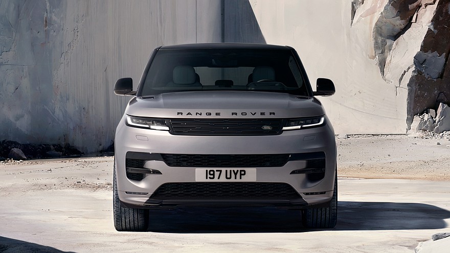 На фото: Range Rover Sport Electric First Edition