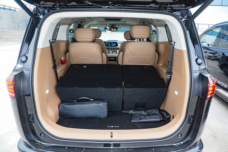 Брат из Китая приехал: тест-драйв JAC RF8