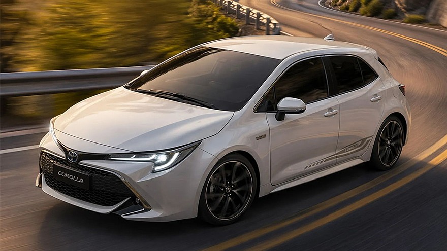 На фото: хэтчбек Toyota Corolla Sport the 60th