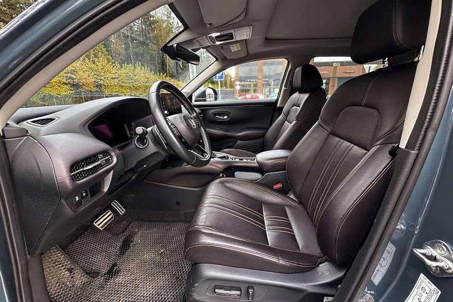 Японский минимализм с европейским лицом: тест-драйв Honda ZR-V