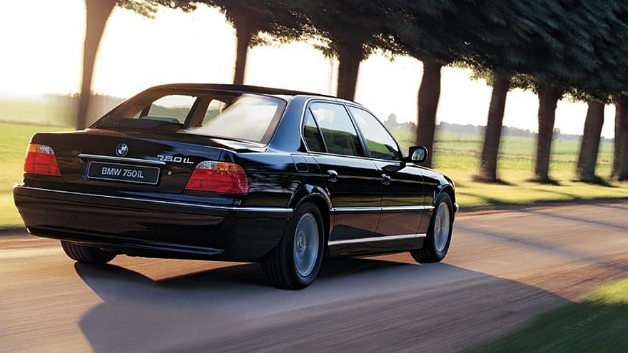 На фото: BMW 750iL (E38) '1998–2001