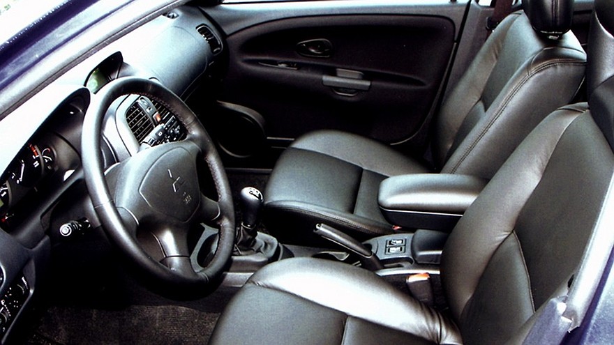 Интерьер Mitsubishi Carisma '1999–2004