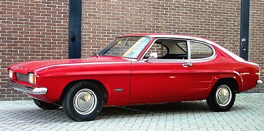 Скромный массовый автомобиль Ford Capri с кузовом купе. 1971 год