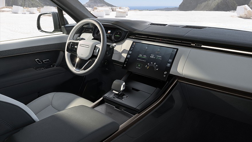 На фото: салон Range Rover Sport Electric First Edition