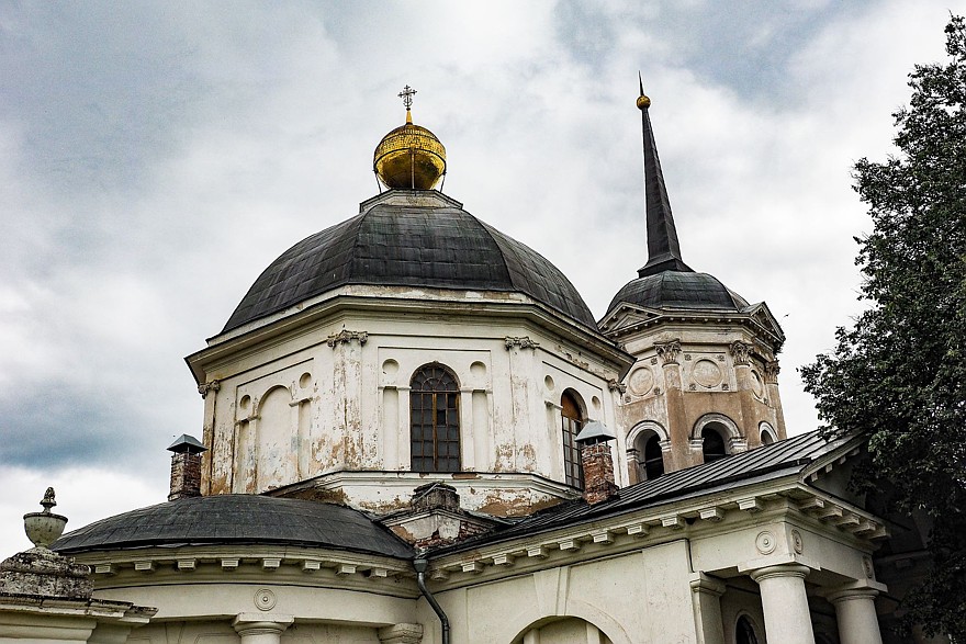 По Волоколамскому шоссе: первая ГЭС, две усадьбы и «штурмгешутц»