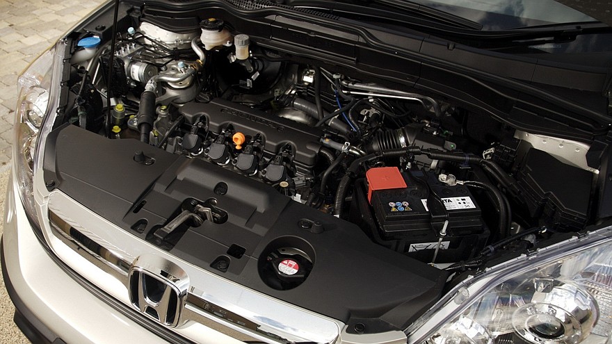 На фото: Под капотом Honda CR-V '2009–12
