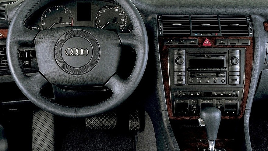 Торпедо Audi A8 4.2 quattro (D2) '1999–2002