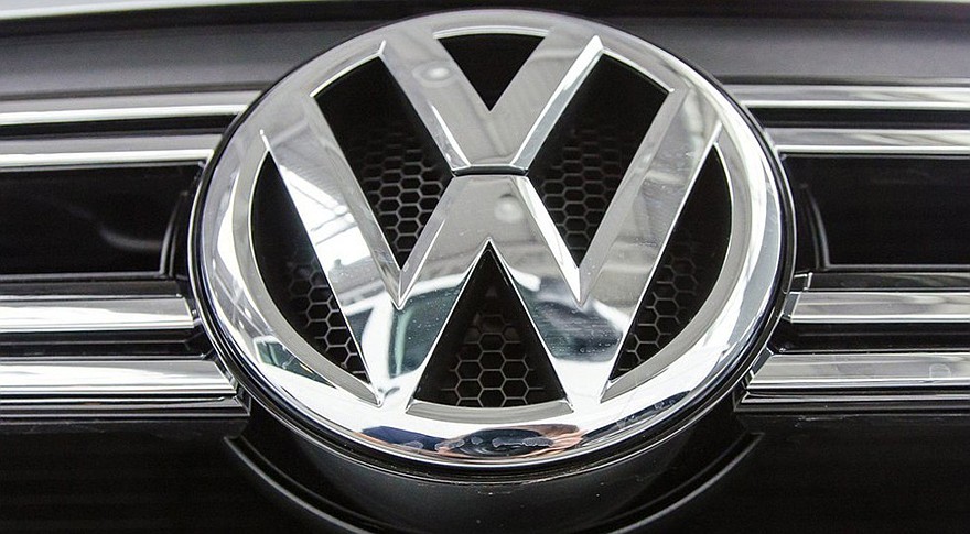 На фото: логотип Volkswagen