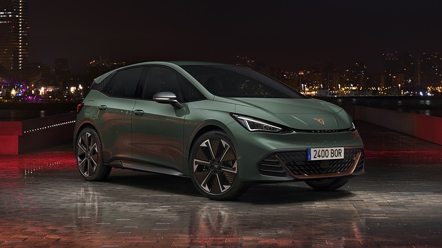 На фото: актуальный хэтчбек Cupra Born VZ