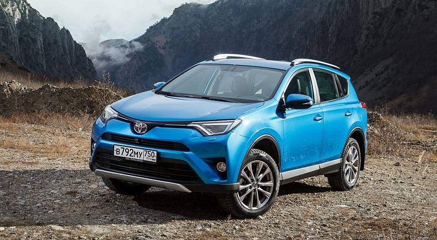 На фото: Toyota RAV4