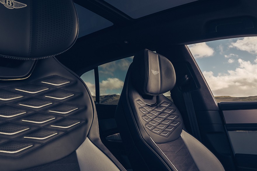 На фото: салон Bentley Torcal First Edition