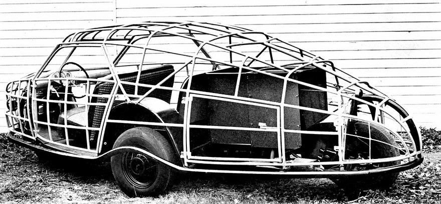 Несущий стальной трубчатый каркас кузова американского ромбического автомобиля Gordon