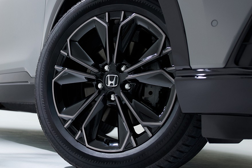 На фото: Honda CR-V e:HEV RS Black Edition (версия для японского рынка)