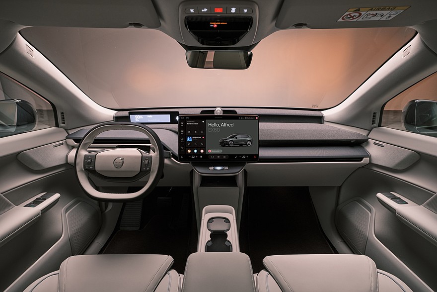 На фото: салон Volvo EX60