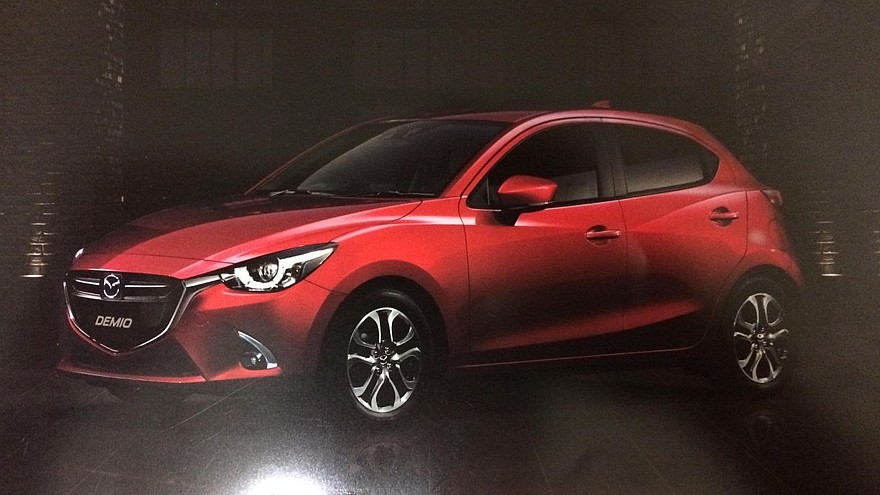 Обновленная Mazda2 – сканированные изображения рекламной брошюры
