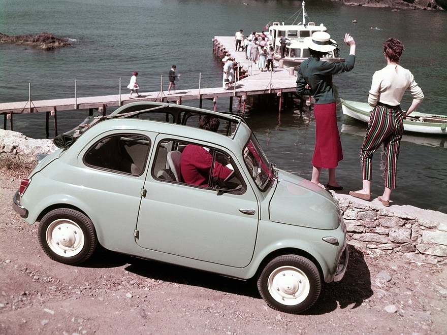 На фото: Fiat 500. Италия, 1957
