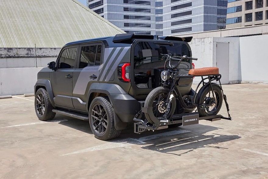 На фото: концепт Toyota Land Cruiser FJ Street Cruiser