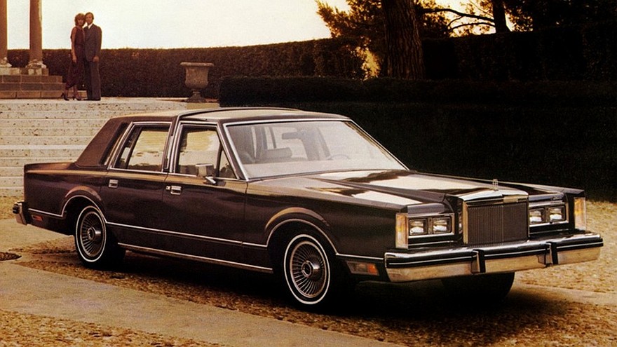 На фото: 1980–81 Lincoln Continental Town Car