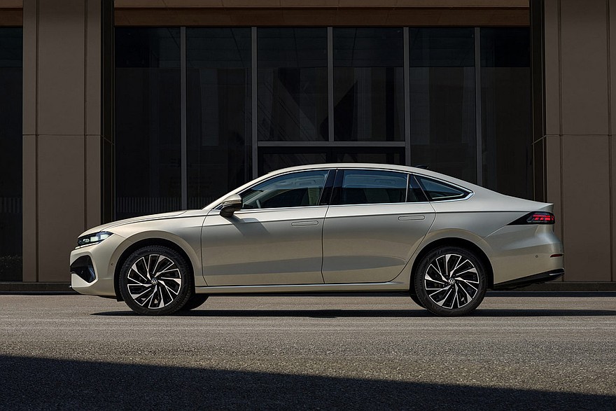 Старший седан Volkswagen Sagitar L