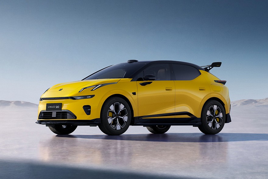 Lynk & Co 20 с опциональными обвесом и антикрылом