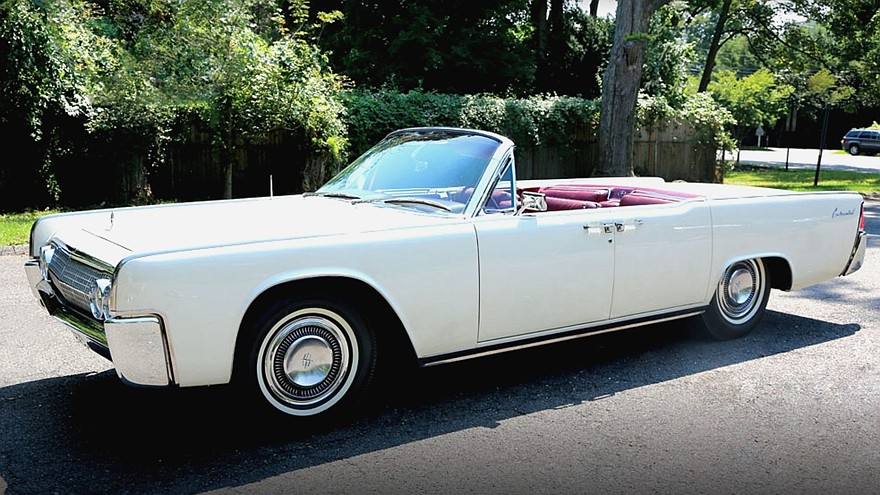 Полуспортивный кабриолет Lincoln Continental американского президента. 1963 год