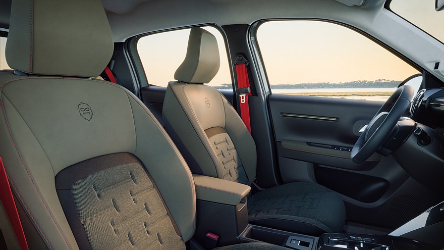 На фото: салон Citroën C3 Outdoor