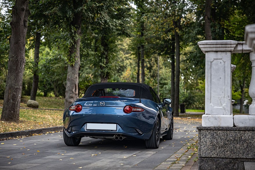 Задний привод, полтора литра и DVD-проигрыватель: опыт владения Mazda Roadster IV (ND)
