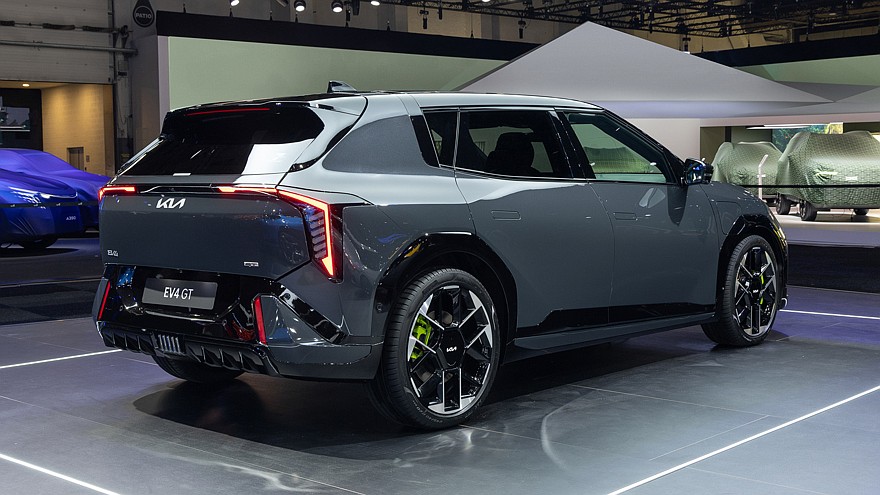 На фото: Kia EV4 GT