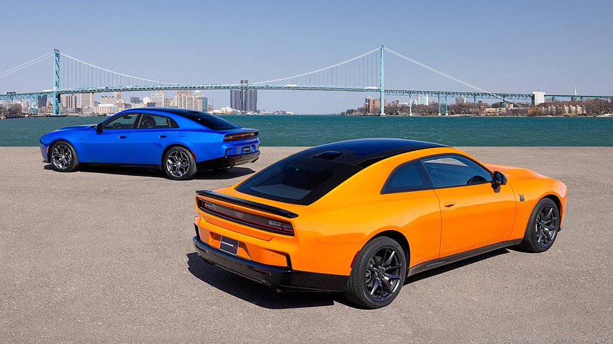 Различные версии актуального Dodge Charger