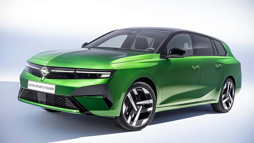 Обновлённый Opel Astra: премиальные фары, салон из вторсырья и батарейка побольше