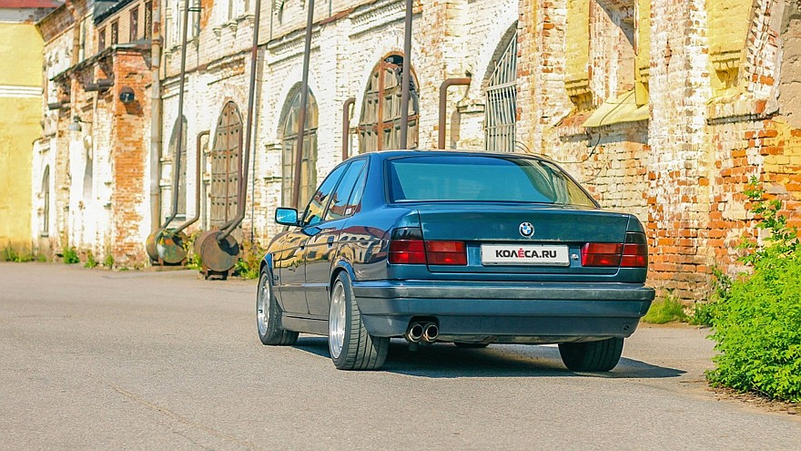 BMW-5-серии-E34-сзади-(2)