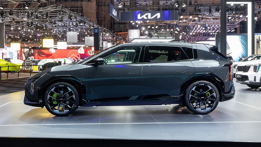 На фото: Kia EV4 GT