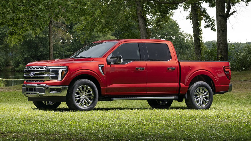 На фото: посвежевший пикап Ford F-150 Lariat