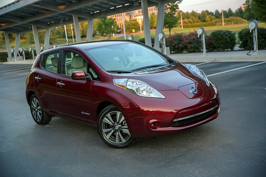 На фото: Nissan Leaf