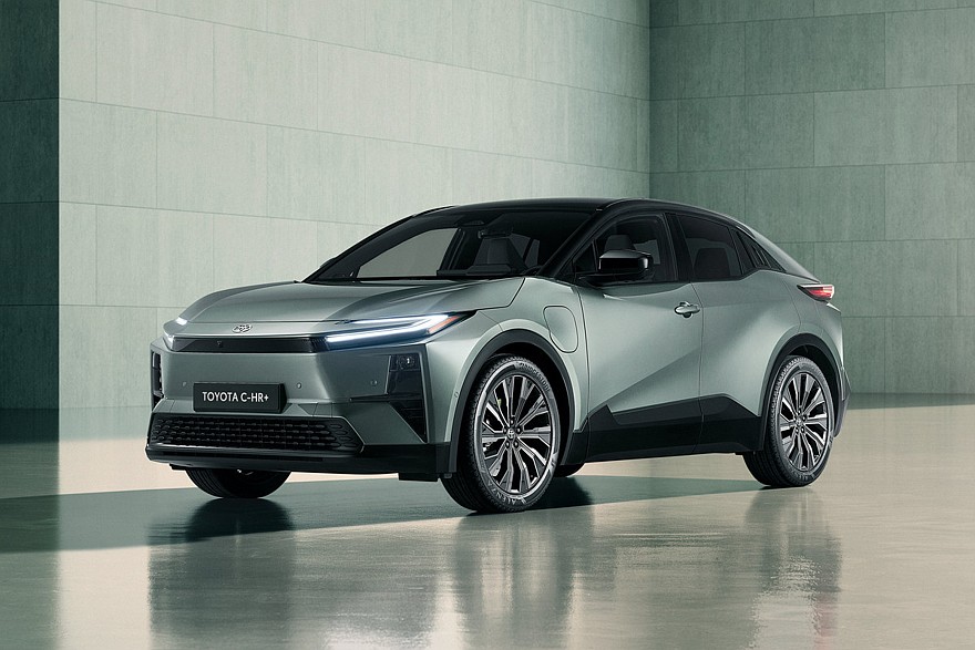 Новый кроссовер Toyota C-HR+ для Европы: три варианта мощности и полный привод