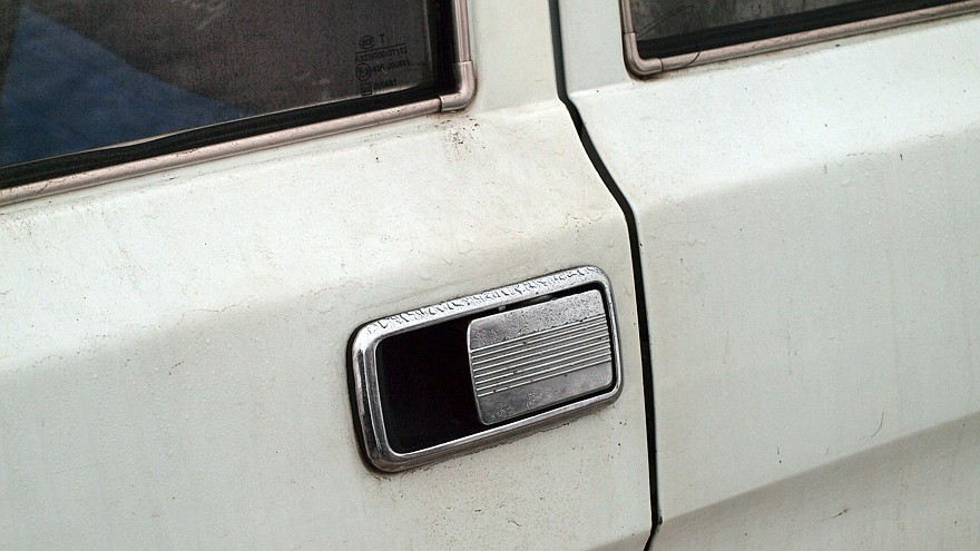 Дверная ручка без особых изменений перекочевала на эту модель прямиком с ГАЗ-3102