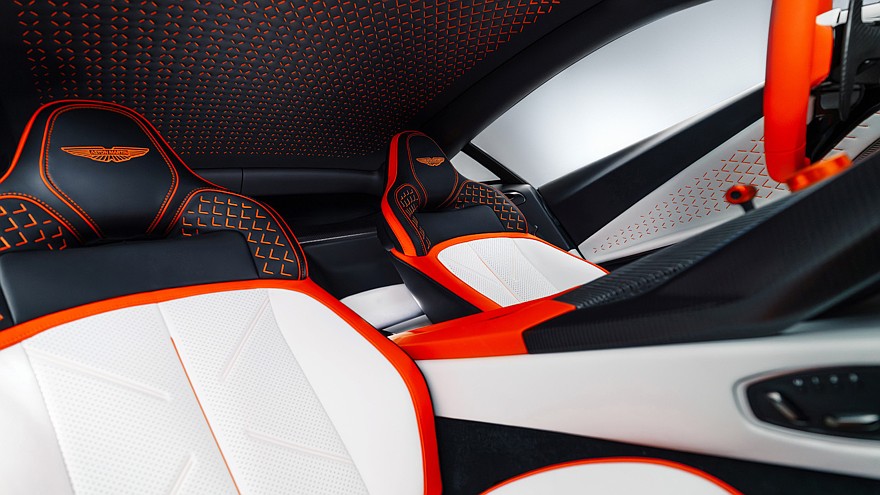 На фото: салон Aston Martin Valen