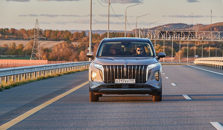 Крылатые габариты, немного эвкалипта и сила пользовательских настроек: тест-драйв Hongqi HS7