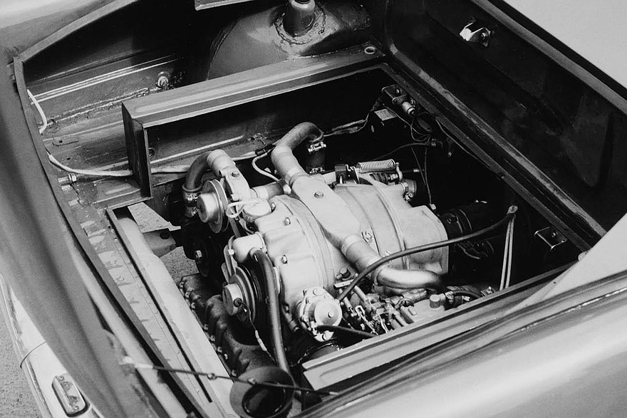 Двигатель NSU Spider находился сзади, поэтому корма двухместной машины была длинной