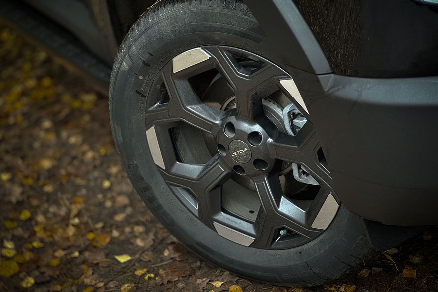 Меньше бутафории, больше смысла: тест-драйв Jetour T1