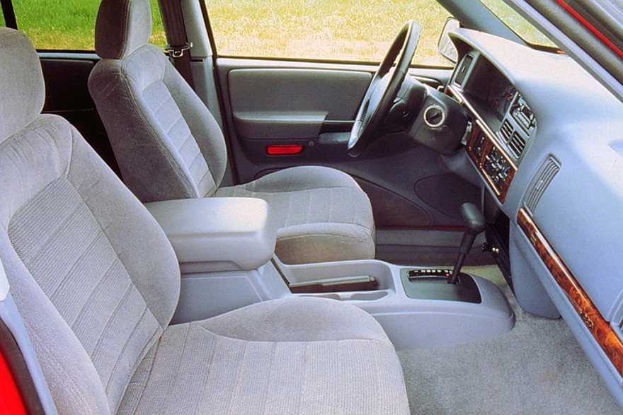 Комплектация Laredo после обновления выглядела так