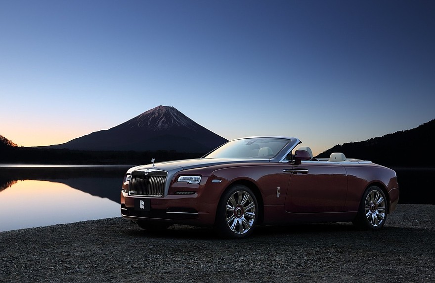 На фото: Rolls-Royce Dawn