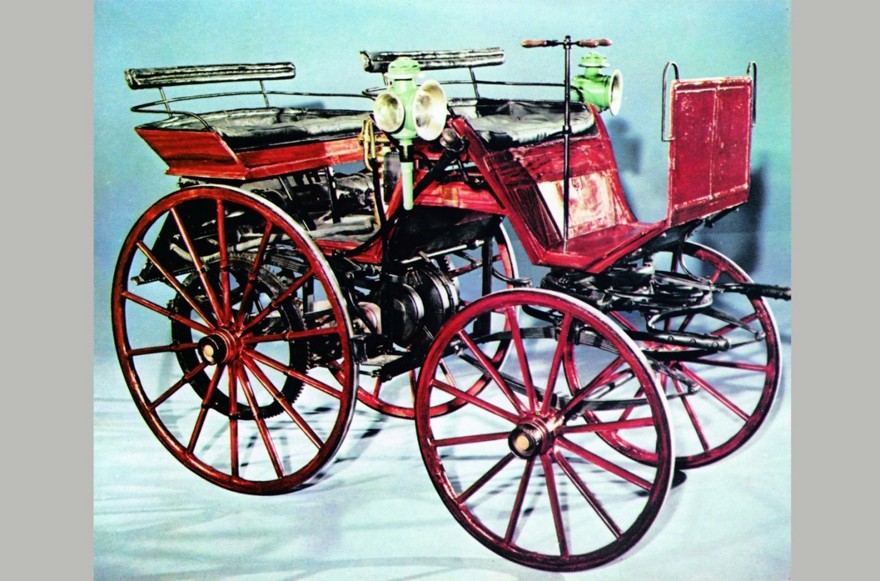 Первый в мире четырехколесный автомобиль Готлиба Даймлера. 1886 год